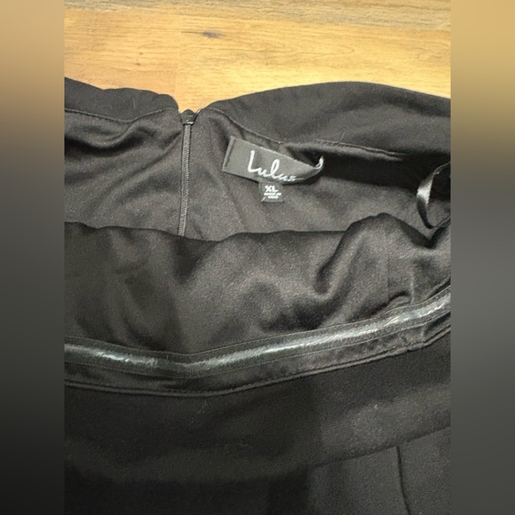 Elegant Lulu’s Black Off-Shoulder Dress - Picture 5 of 9